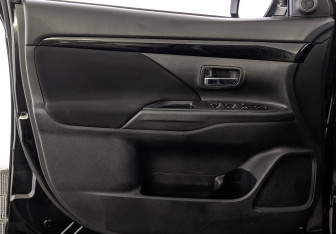 Подержанный автомобиль Mitsubishi Outlander 2019 года (19 фото)