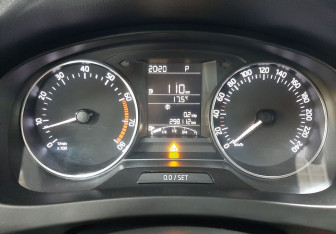 Подержанный автомобиль Skoda Rapid Liftback 2016 года (11 фото)