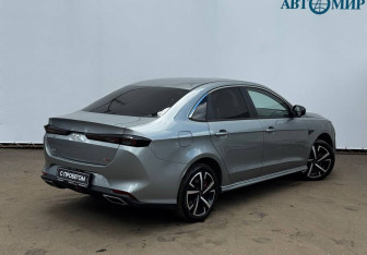 Подержанный автомобиль Kaiyi E5 2023 года (8 фото)