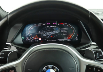 Подержанный автомобиль BMW X7 2020 года (11 фото)