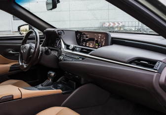 Подержанный автомобиль Lexus ES 2021 года (13 фото)