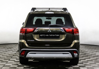 Подержанный автомобиль Mitsubishi Outlander 2020 года (5 фото)