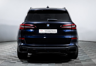 Подержанный автомобиль BMW X5 2021 года (6 фото)