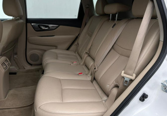 Подержанный автомобиль Nissan X-Trail 2016 года (10 фото)