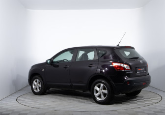 Подержанный автомобиль Nissan Qashqai 2013 года (7 фото)