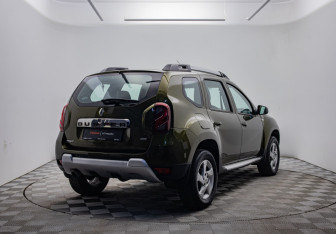 Подержанный автомобиль Renault Duster 2015 года (5 фото)