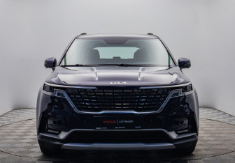 Подержанный автомобиль Kia Carnival 2023 года (8 фото)