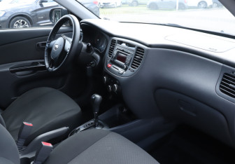Подержанный автомобиль Kia Rio Sedan 2011 года (9 фото)