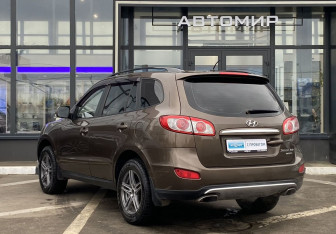 Подержанный автомобиль Hyundai Santa Fe 2012 года (7 фото)