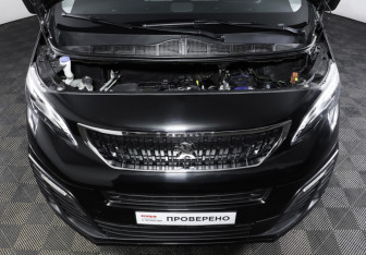 Подержанный автомобиль Peugeot Traveller 2020 года (9 фото)