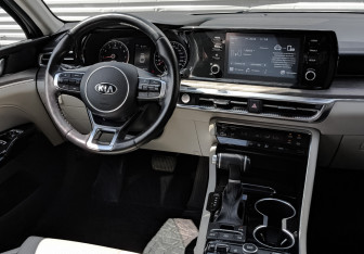 Подержанный автомобиль Kia K5 2021 года (30 фото)
