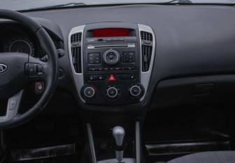 Подержанный автомобиль Kia Ceed Wagon 2010 года (14 фото)