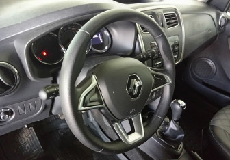 Подержанный автомобиль Renault Sandero 2021 года (12 фото)