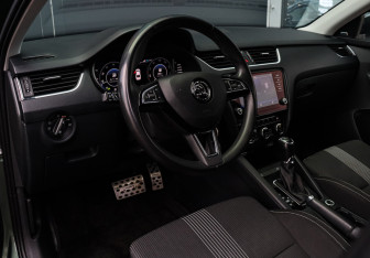 Подержанный автомобиль Skoda Octavia Liftback 2019 года (14 фото)