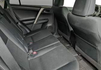 Подержанный автомобиль Toyota RAV4 2014 года (12 фото)