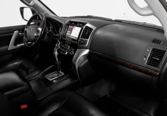 Подержанный автомобиль Toyota Land Cruiser Suv 2013 года (9 фото)