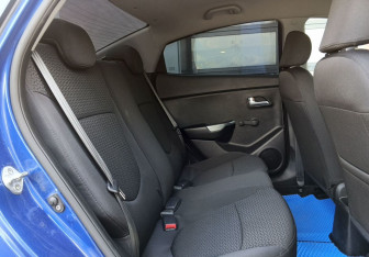 Подержанный автомобиль Kia Rio Sedan 2012 года (20 фото)