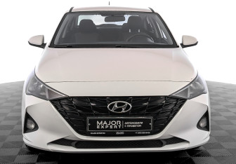 Подержанный автомобиль Hyundai Solaris Sedan 2021 года (2 фото)
