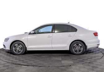 Подержанный автомобиль Volkswagen Jetta Sedan 2015 года (8 фото)