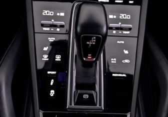 Подержанный автомобиль Porsche Cayenne 2019 года (27 фото)