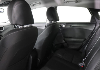 Подержанный автомобиль Kia Ceed Hatchback 2019 года (12 фото)