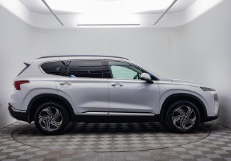 Подержанный автомобиль Hyundai Santa Fe 2021 года (6 фото)
