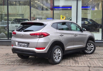 Подержанный автомобиль Hyundai Tucson 2017 года (8 фото)