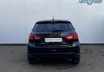 Подержанный автомобиль Mitsubishi ASX 2012 года (6 фото)
