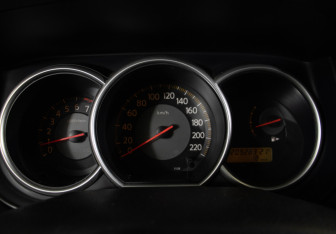 Подержанный автомобиль Nissan Tiida Hatchback 2008 года (11 фото)