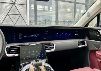 Подержанный автомобиль Hongqi E-HS9 2021 года (19 фото)