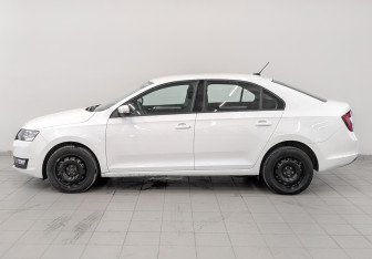 Подержанный автомобиль Skoda Rapid Liftback 2018 года (8 фото)