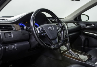 Подержанный автомобиль Toyota Camry Sedan 2018 года (10 фото)