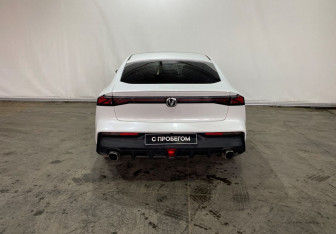 Подержанный автомобиль Changan UNI-V 2023 года (5 фото)