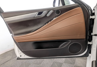 Подержанный автомобиль Genesis G80 2021 года (19 фото)