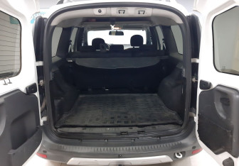 Подержанный автомобиль LADA (ВАЗ) Largus Wagon 2018 года (10 фото)