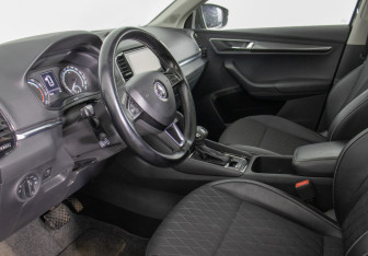 Подержанный автомобиль Skoda Karoq 2019 года (10 фото)