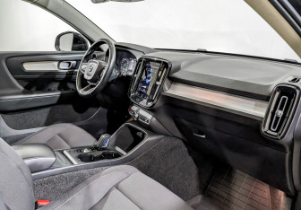 Подержанный автомобиль Volvo XC40 2021 года (11 фото)