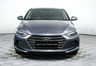 Подержанный автомобиль Hyundai Elantra Sedan 2018 года (2 фото)