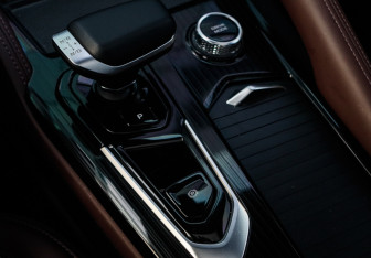 Подержанный автомобиль Geely Monjaro 2023 года (25 фото)