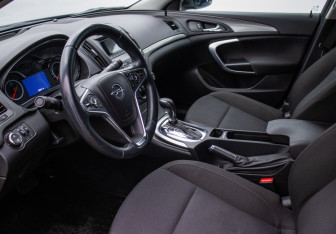 Подержанный автомобиль Opel Insignia Sedan 2014 года (10 фото)