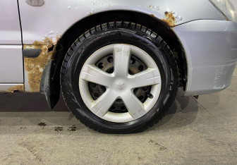 Подержанный автомобиль Mitsubishi Lancer Sedan 2003 года (15 фото)