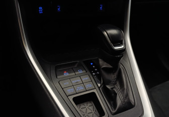 Подержанный автомобиль Toyota RAV4 2021 года (13 фото)