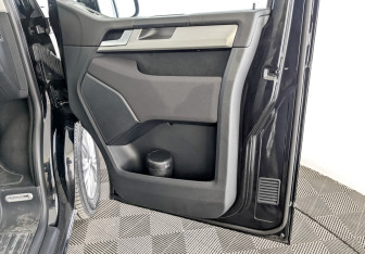 Подержанный автомобиль Volkswagen Multivan 2019 года (28 фото)