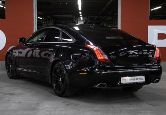 Подержанный автомобиль Jaguar XJ 2013 года (7 фото)
