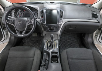 Подержанный автомобиль Opel Insignia Sedan 2014 года (14 фото)