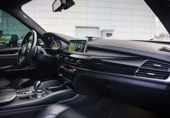 Подержанный автомобиль BMW X5 M 2016 года (10 фото)