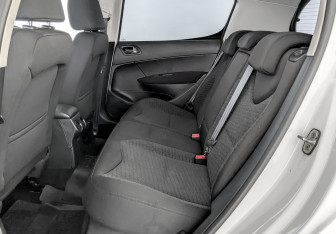 Подержанный автомобиль Peugeot 308 Hatchback 2011 года (12 фото)