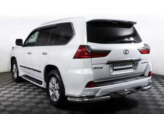 Подержанный автомобиль Lexus LX 2015 года (7 фото)