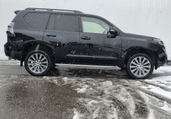 Подержанный автомобиль Toyota Land Cruiser Prado 2017 года (4 фото)