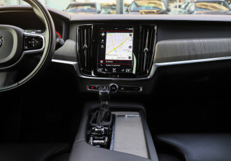 Подержанный автомобиль Volvo S90 2021 года (15 фото)